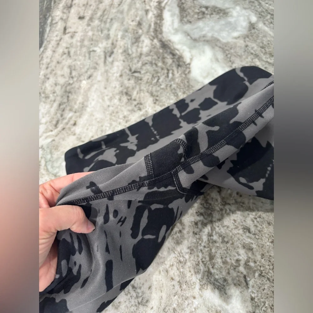 ALO Yoga, gray and black tie dye cropped high waisted leggings size XS